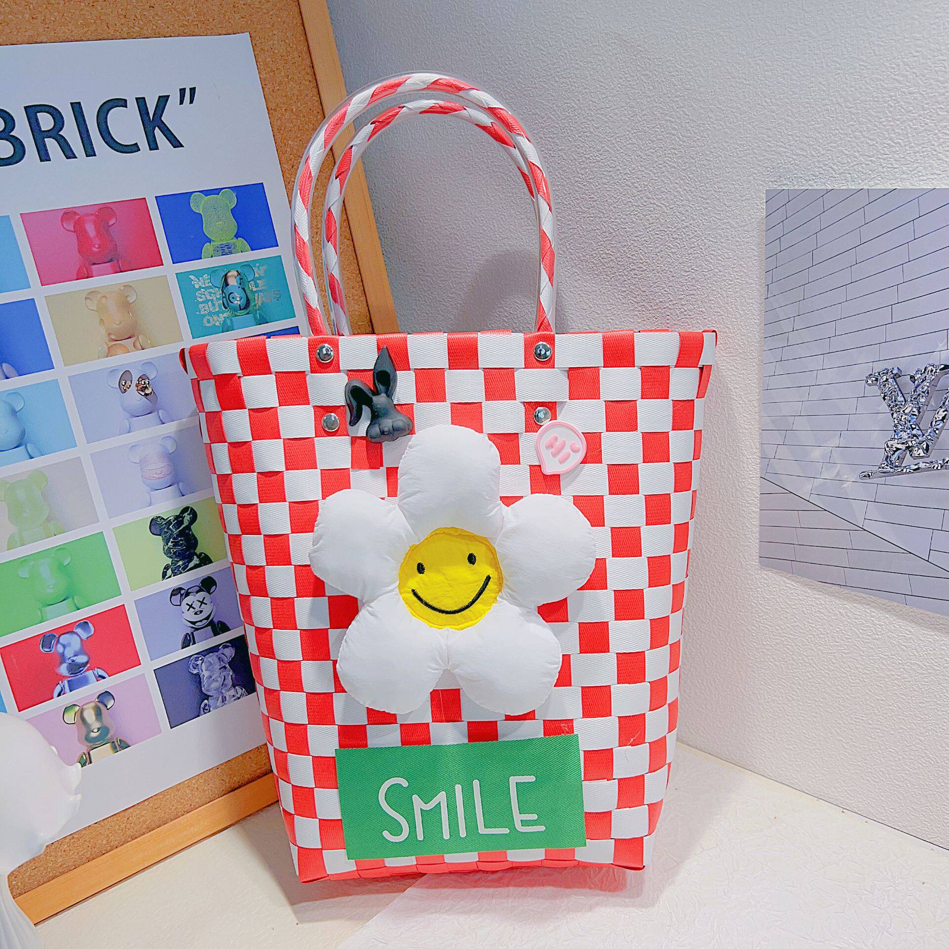 白い赤い太陽の花