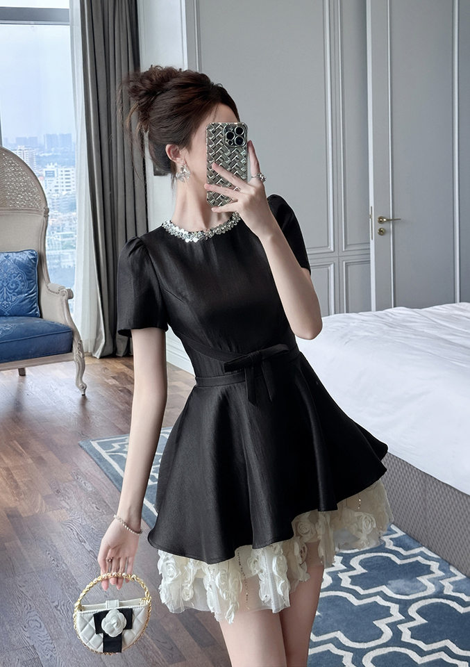 Váy liền thân Nữ Cổ Tròn Tay Ngắn Thắt Eo Phối Ren Phong Cách Pháp Màu Đen chi tiết 1