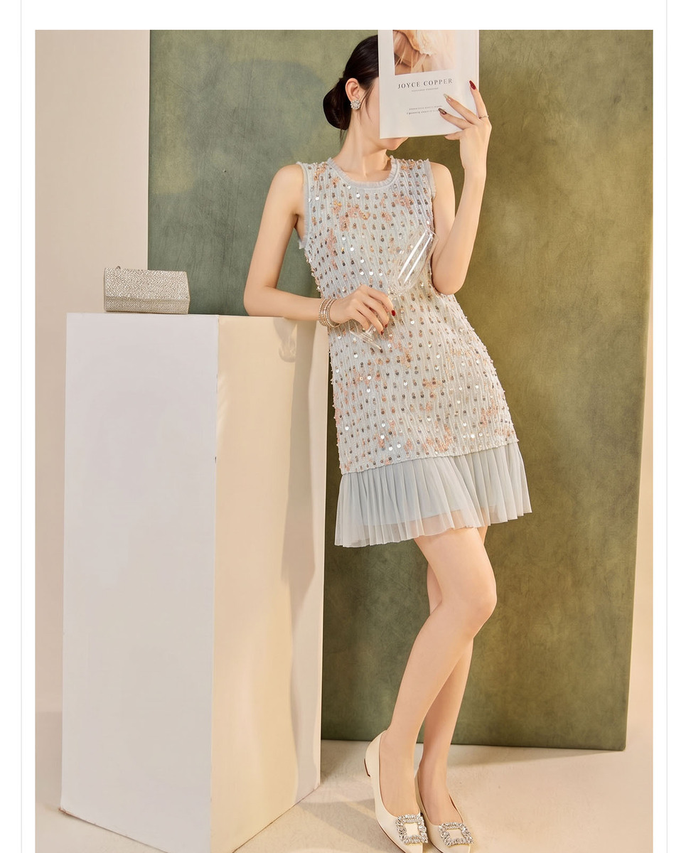 Đầm liền nữ không tay cổ tròn thêu hoa kết sequin dáng chữ A phối bèo tầng — Xanh nhạt