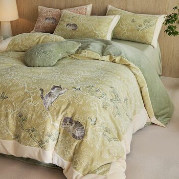 Class a Winter Chinese-Style Thickeneded Milk Velvet Four-Piece Set with Cat Carved Embroider 1.2 Quilt Cover, Fitted Bed Sheets, Coral Velvet Bedding