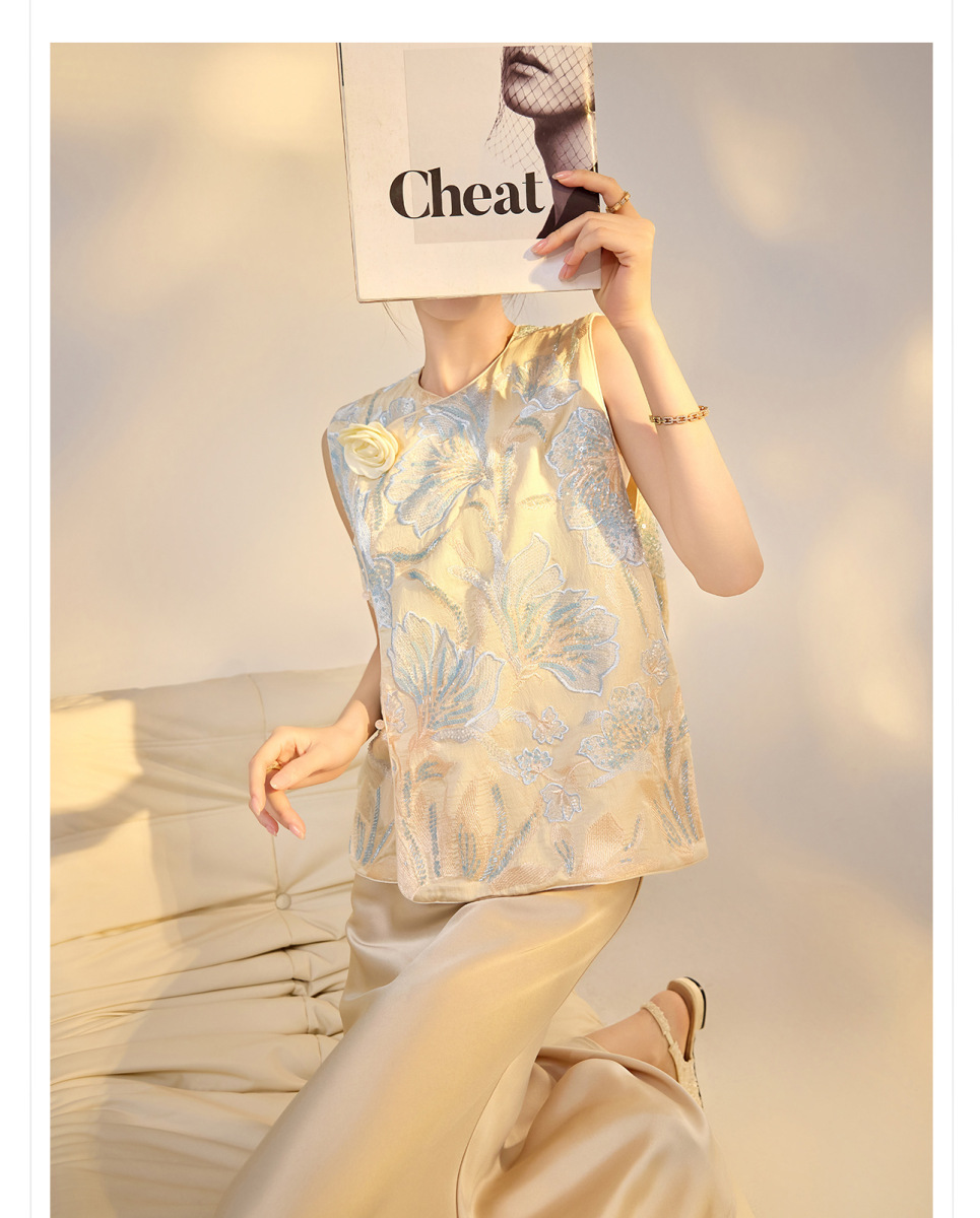 Áo vest nữ không tay thêu hoa nổi chất liệu satin phối họa tiết cành hoa — Hồng xanh (phát hành cùng ngày), Màu xanh hồng (giao hàng trong 7 ngày), Màu xanh mơ (giao hàng trong 7 ngày), Màu xanh mơ (phát hành cùng ngày)