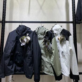 Cross-border Outdoor Rush Clothes Men's and Women's Waterproof GTX Windproof Mountaineering Suit Jacket Jacket American Version 1990 Two-piece Set