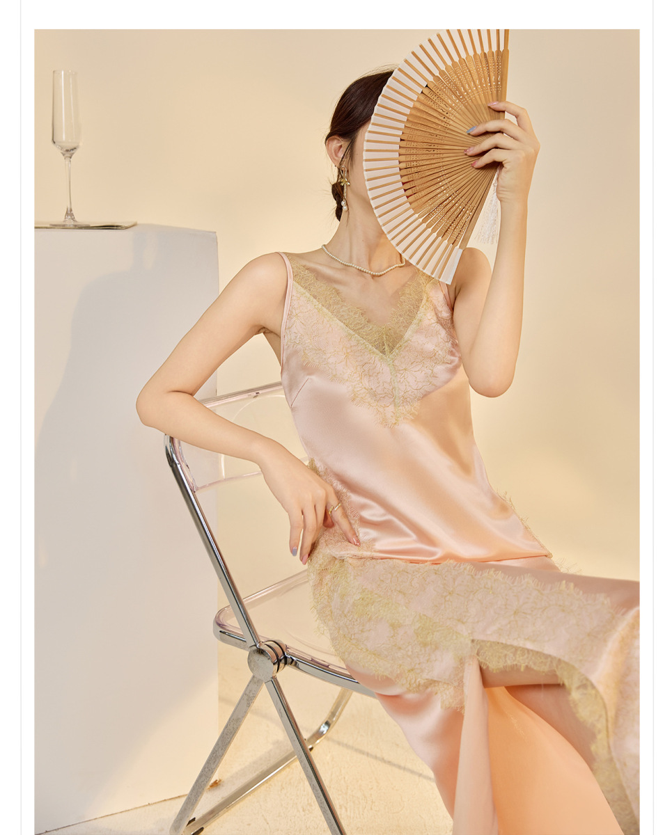 Set áo khoác cardigan dáng rộng phối váy hai dây ren gợi cảm — áo khoác màu hồng, Áo khoác mơ, váy treo