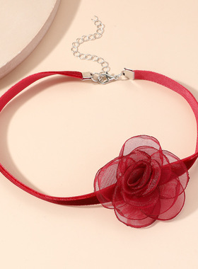 2025新项圈女颈带蕾丝黑色复古项链轻奢小众酒红丝绒山茶花锁骨链