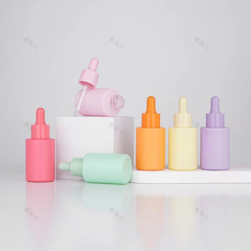 In stock macaron essential oil bottle 30ml color flat shoulder essence bottle cosmetics sub-packaging small sample bottle dropper small bottle