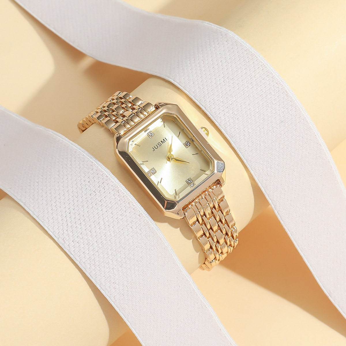 Fashionable New Square Dial Diamond Scale Women's Steel Band Quartz Watch Guilu S04442