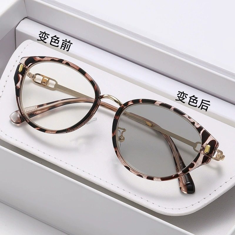 Light-Sensitive Color-Changing Myopia Glasses, Ultra-Light Korean Fashion Whitening Frames, Large Frames, Small Myopia Glasses