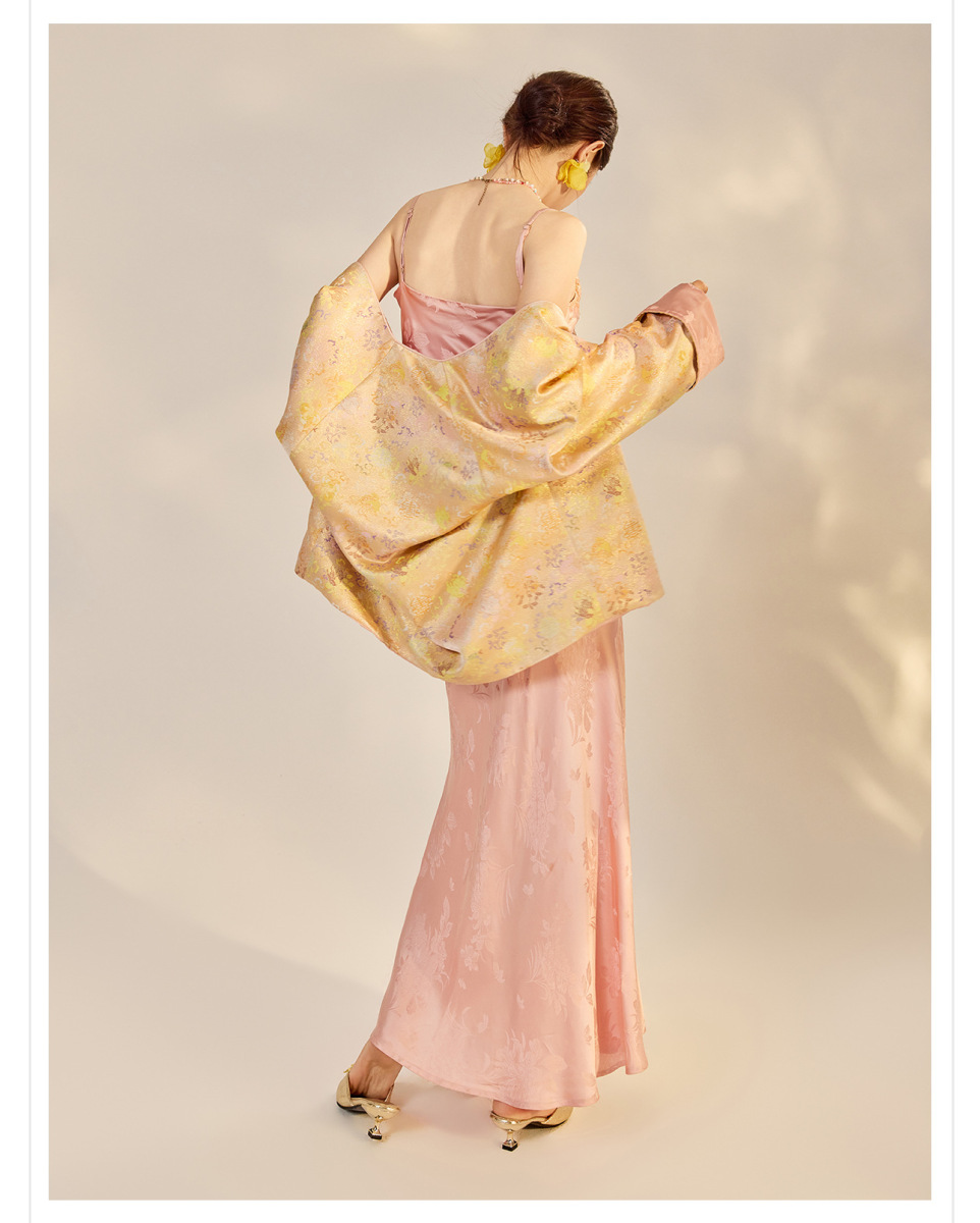 Bộ đôi áo khoác dệt jacquard hai mặt cài khuy kèm váy hai dây ren satin dài — Áo khoác dệt jacquard (giao hàng trong 7 ngày), Váy hai dây (giao hàng trong 7 ngày)