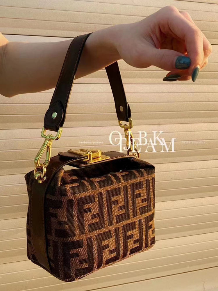 大量購入の場合は、価格について詳しく話し合うためにカスタマーサービスにお問い合わせください。