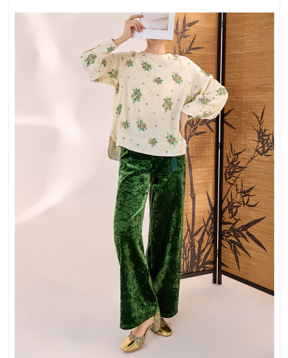 Áo sơ mi nữ cổ tròn tay dài thêu hoa đính cườm — Dương Tây Đỏ (Giao Hàng Ngay), Mực lụa đen (giao hàng trong ngày)