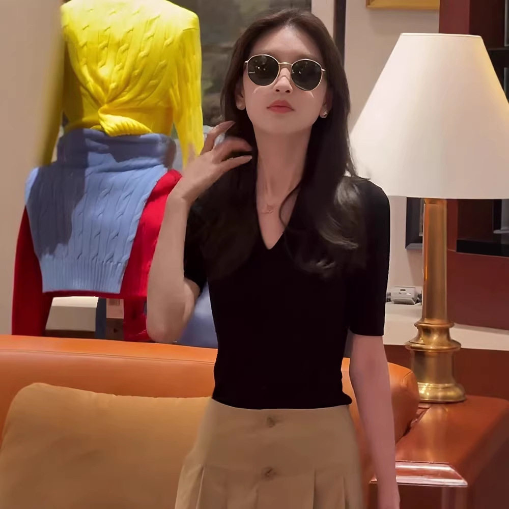 早春超好看气质V领修身中袖针织衫女设计感独特内搭打底毛衣上衣