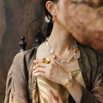 Mon's New Autumn and Winter Product, Yingxia Hydrangea Beaded Necklace for Women, High-End Natural White Crystal Large Bulb Clavicle Chain