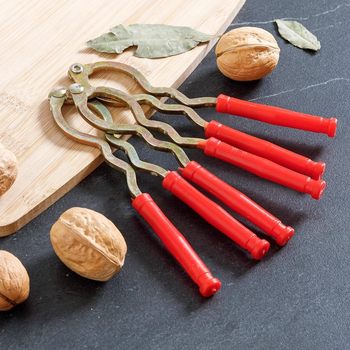 Household Multifunctional Walnut Peeling Tool, Large and Small Pecan Clipper, Shell-Breaking Nut Pliers, Hazelnut