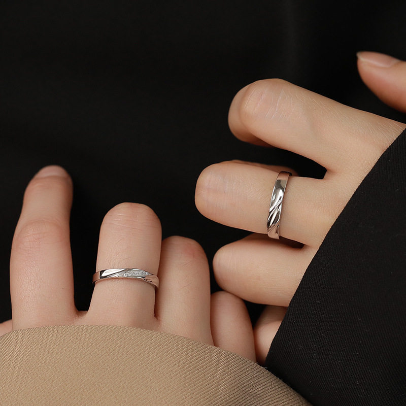 共度爱河情侣戒指男女ins小众设计感轻奢百搭锆石对戒情人节礼物