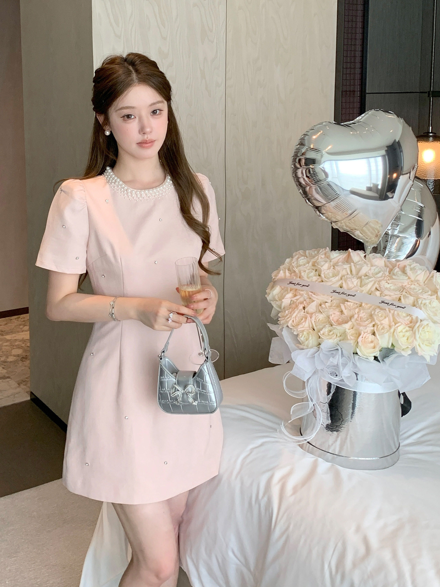 Đầm maxi nữ thắt eo cổ tròn tay ngắn họa tiết 3D — Hồng chi tiết 3