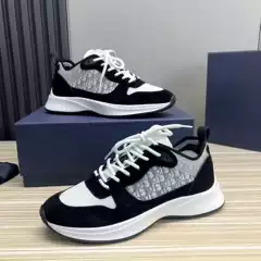 Dior Sneakers B23