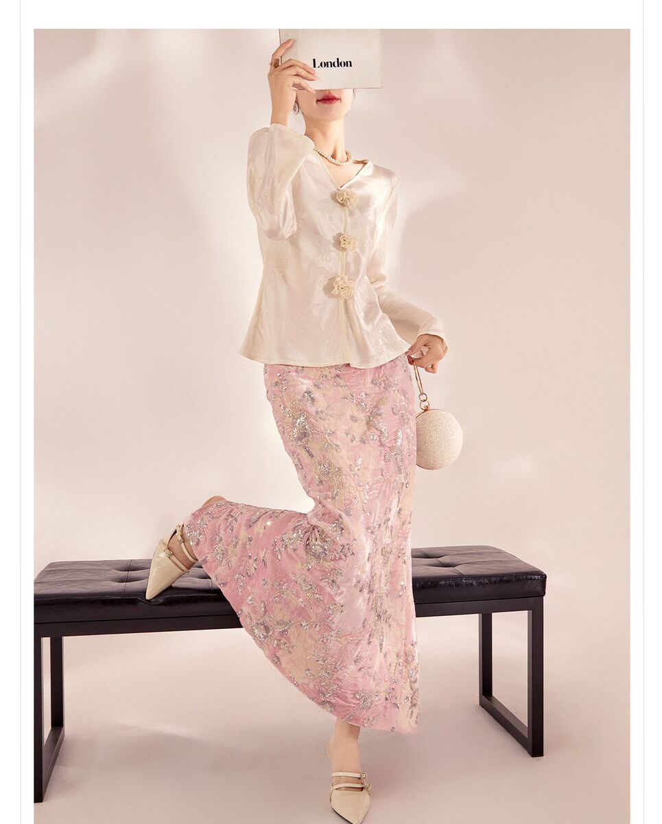 Đầm dài ôm body thêu thủ công đính sequin lấp lánh — hồng