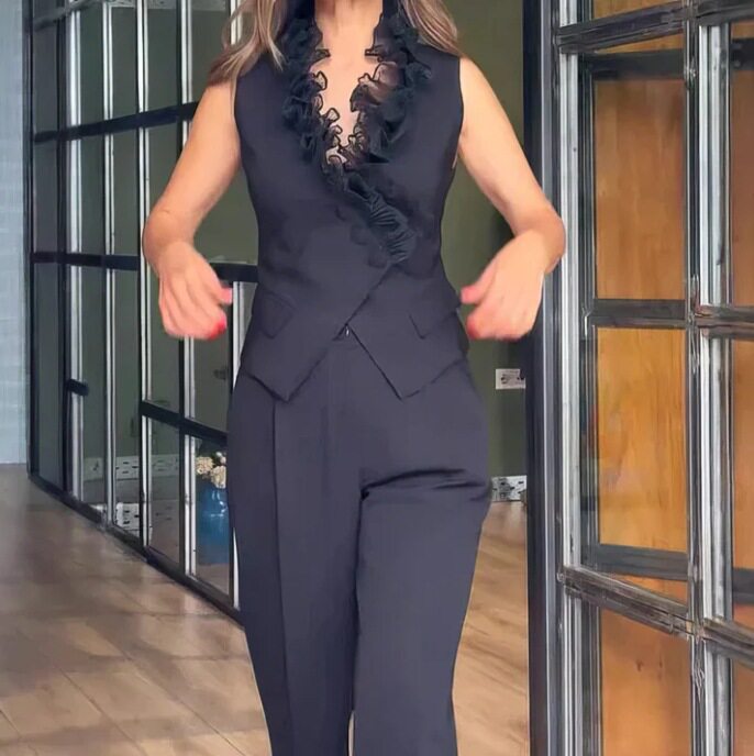 Womens Floral Sleeveless Top and Casual Pants Set Autumn Collection Stylish and Comfortable for Everyday Wear