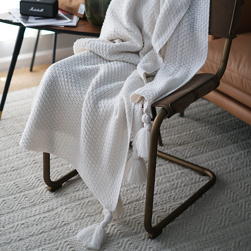 Nordic Simple Style Knitted Tassel Sofa Blanket Decorative Air Conditioning Blanket Ready for Delivery New Hanging Ball