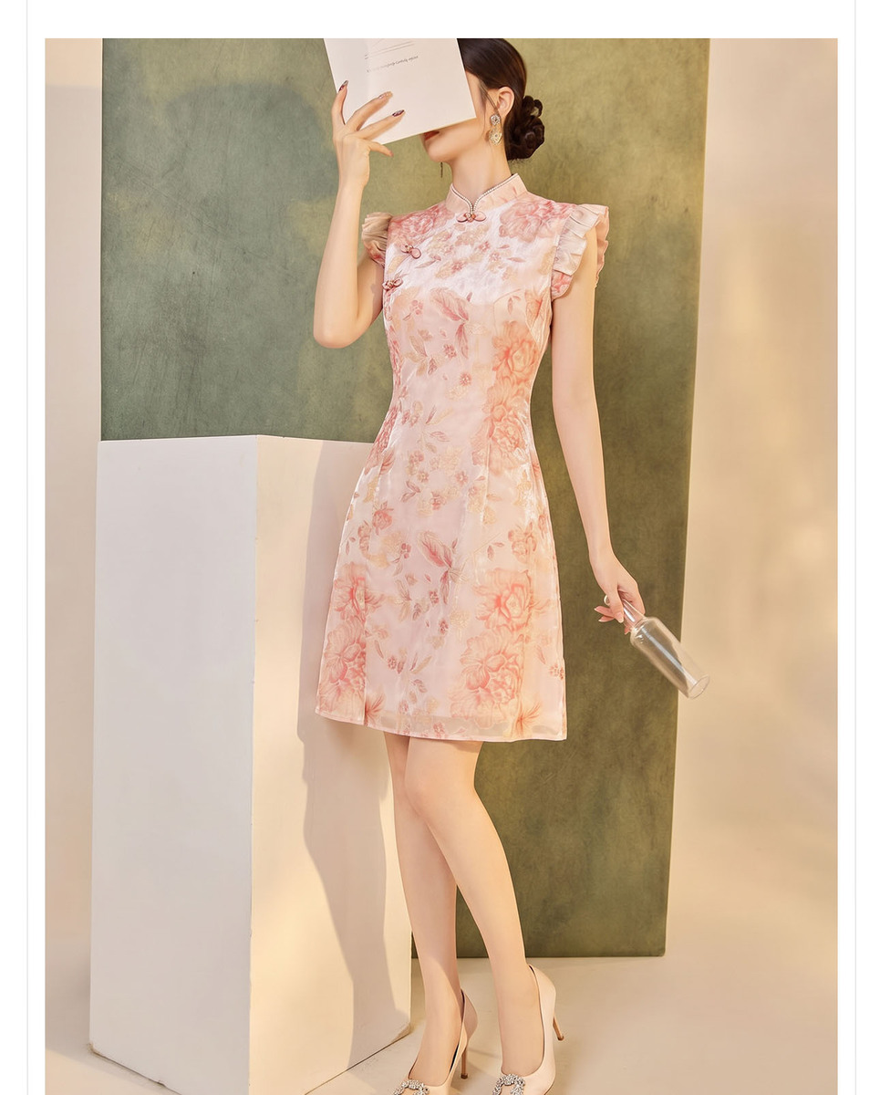 Đầm áo dài cách tân dáng ngắn cổ đứng thắt eo họa tiết hoa vải jacquard — Màu hồng