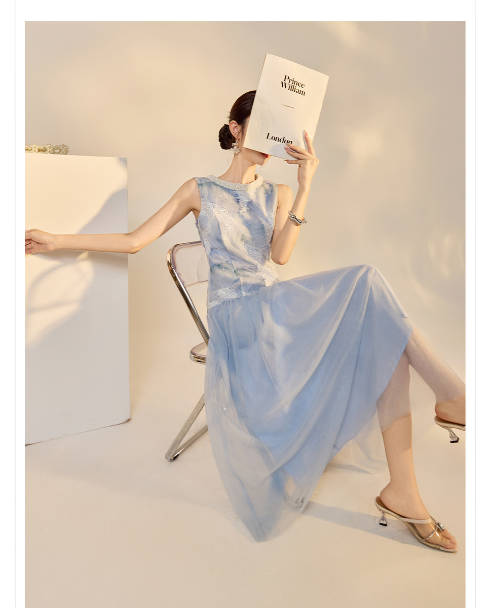 Đầm liền nữ dáng ôm cạp cao không tay thêu họa tiết phối màu — Mây nước xanh (giao hàng trong 7 ngày), Mây nước xanh (giao hàng trong ngày)