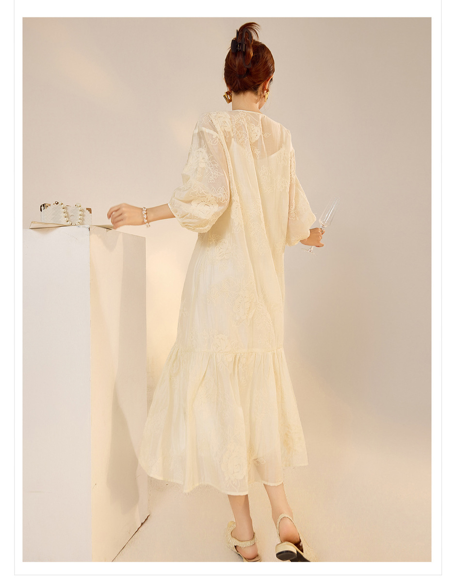 Đầm suông nữ dài tay cổ tròn họa tiết hoa vải Tencel