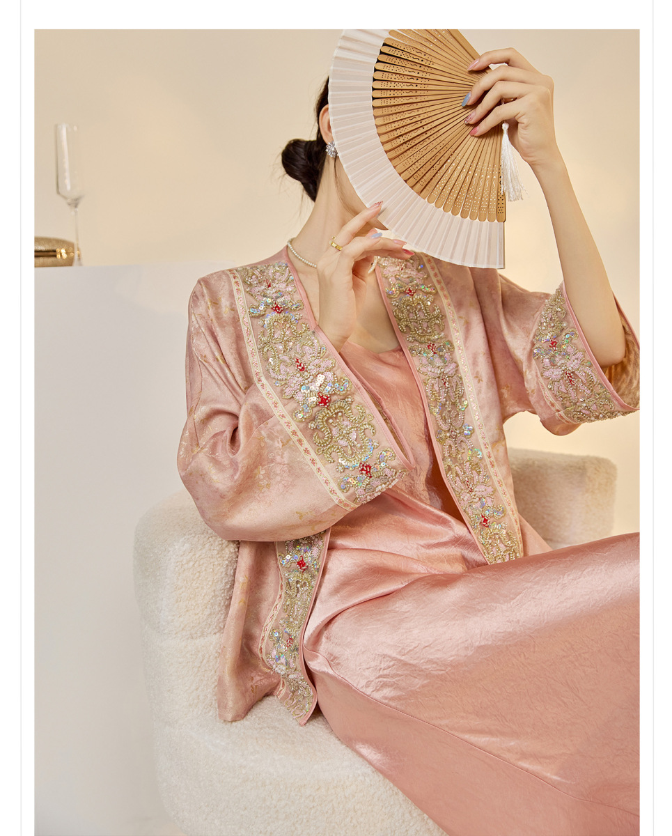 Áo khoác cardigan nữ thêu nổi cầu kỳ cổ chữ V dáng suông — Phấn phủ Peach Mist (giao hàng trong 7 ngày)