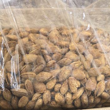 Bulk naked grass almond bulk weighing a box of 9.8kg