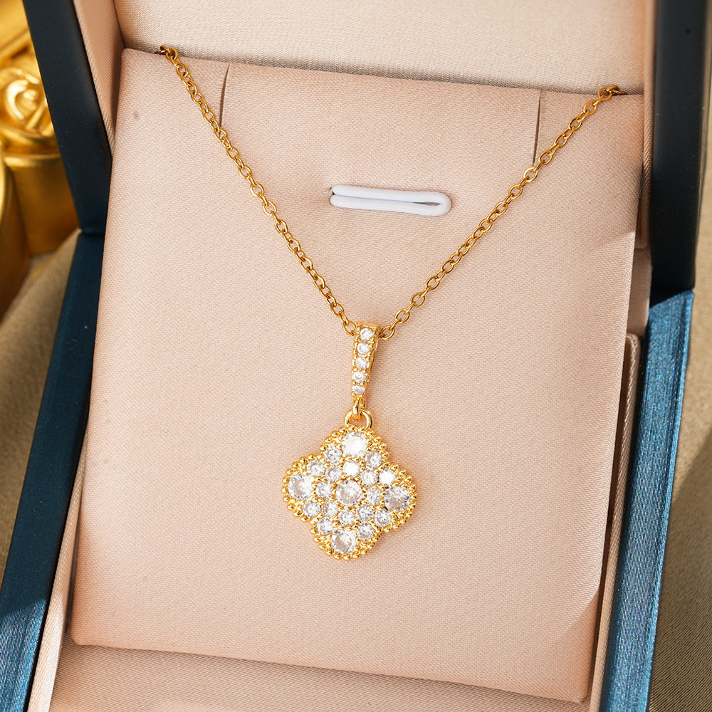 197 フル ダイヤモンド 四つ葉のクローバー ネックレス - ゴールド