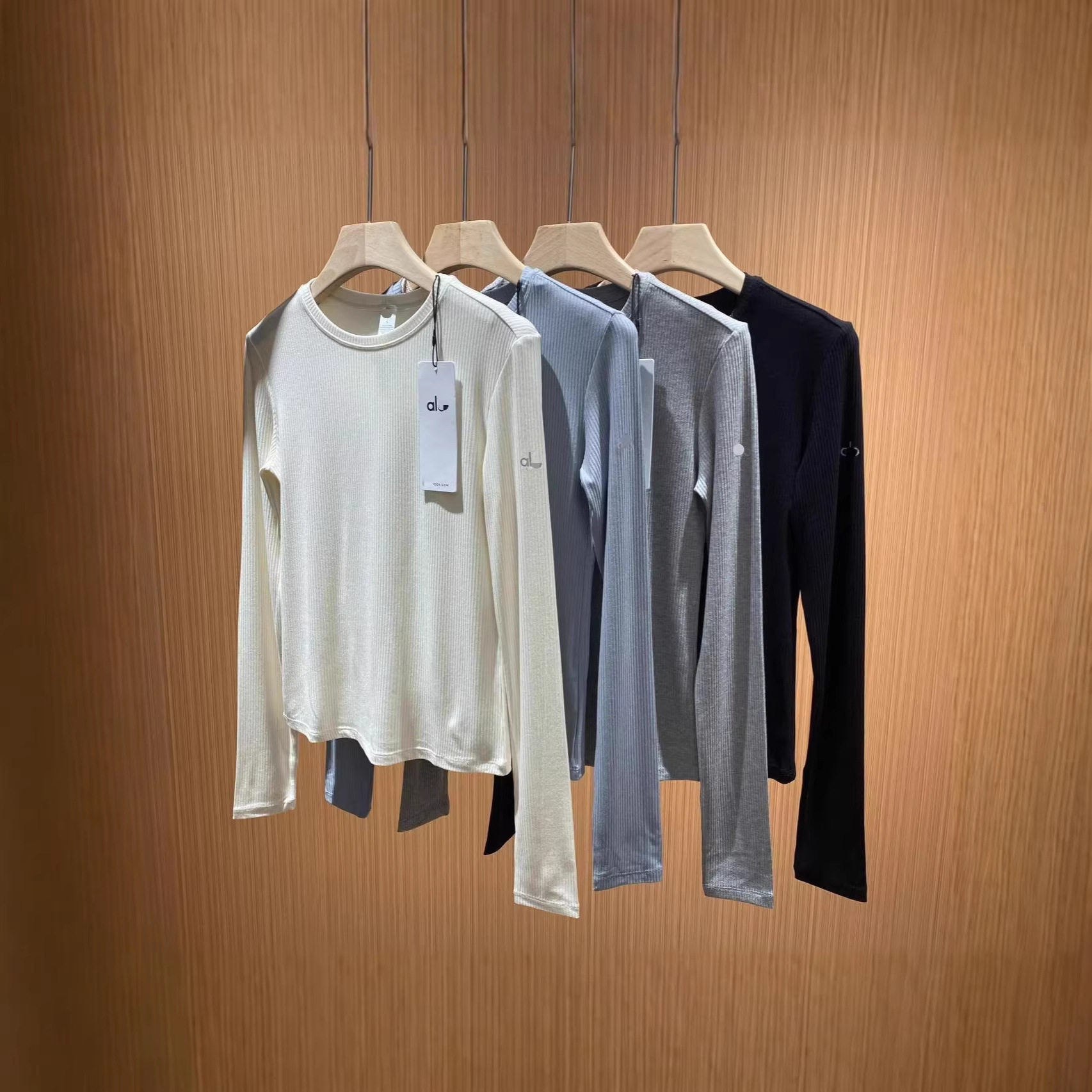 มีสินค้าในสต็อก: เสื้อยืดชั้นในผ้าฝ้ายแท้แขนยาว Alo Pilates สำหรับผู้หญิง กีฬา ยืดหยุ่น ผ้าริบ ใช้สำหรับออกกำลังกายและโยคะ