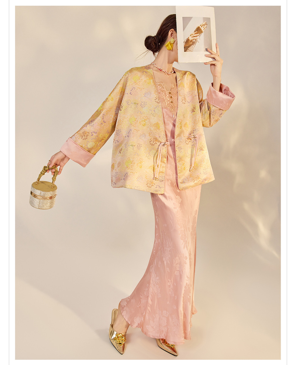 Bộ đôi áo khoác dệt jacquard hai mặt cài khuy kèm váy hai dây ren satin dài — Áo khoác dệt jacquard (giao hàng trong 7 ngày), Váy hai dây (giao hàng trong 7 ngày)