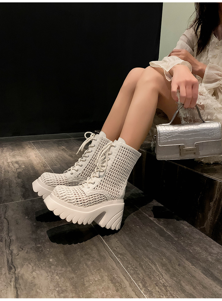 Boot nữ cổ thấp khoét lỗ thoáng khí đế dày tôn dáng gót thô — Màu bạc, màu đen, Màu trắng ngà