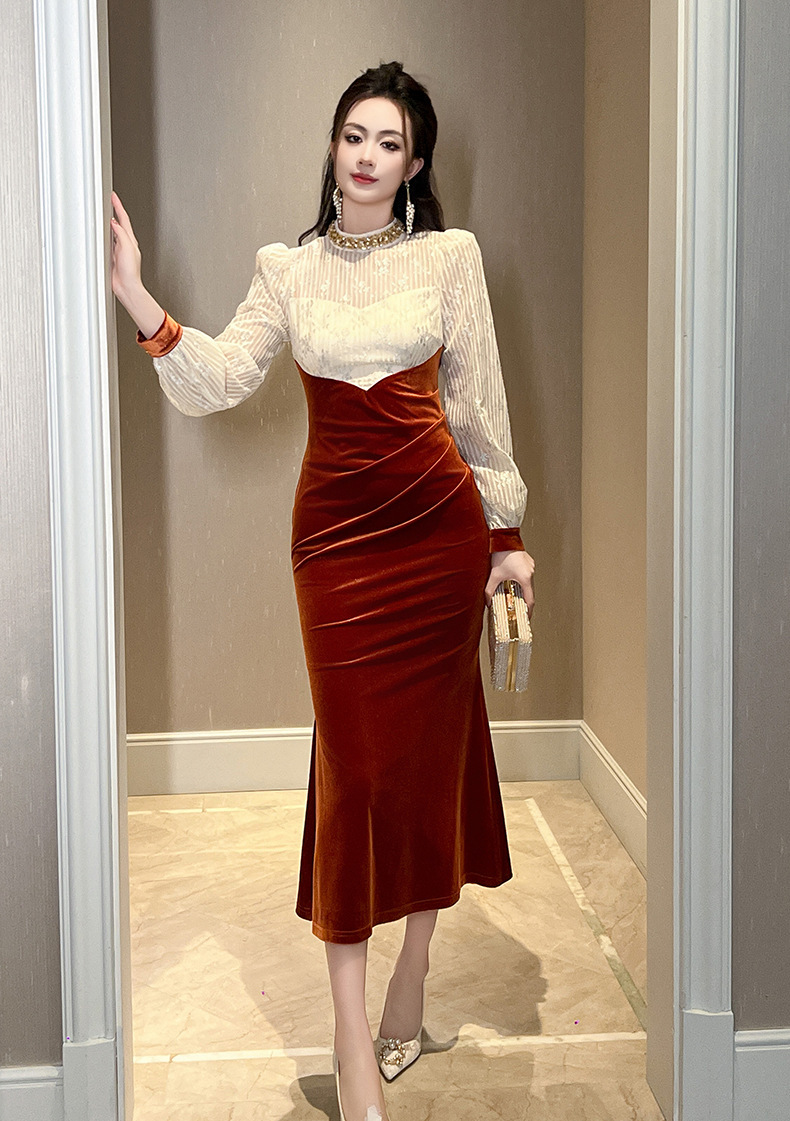 Đầm ôm body nữ cổ tròn phối ren nhung dáng đuôi cá — Gạch đỏ cà phê