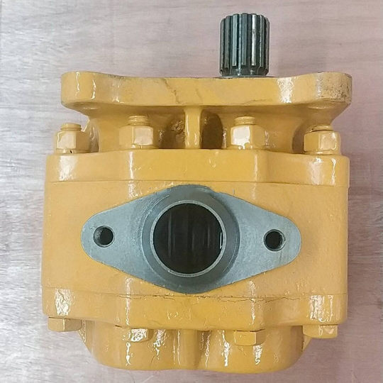 D50P-15 bulldozer parts 07437-71300 main clutch pump gear pump working pump