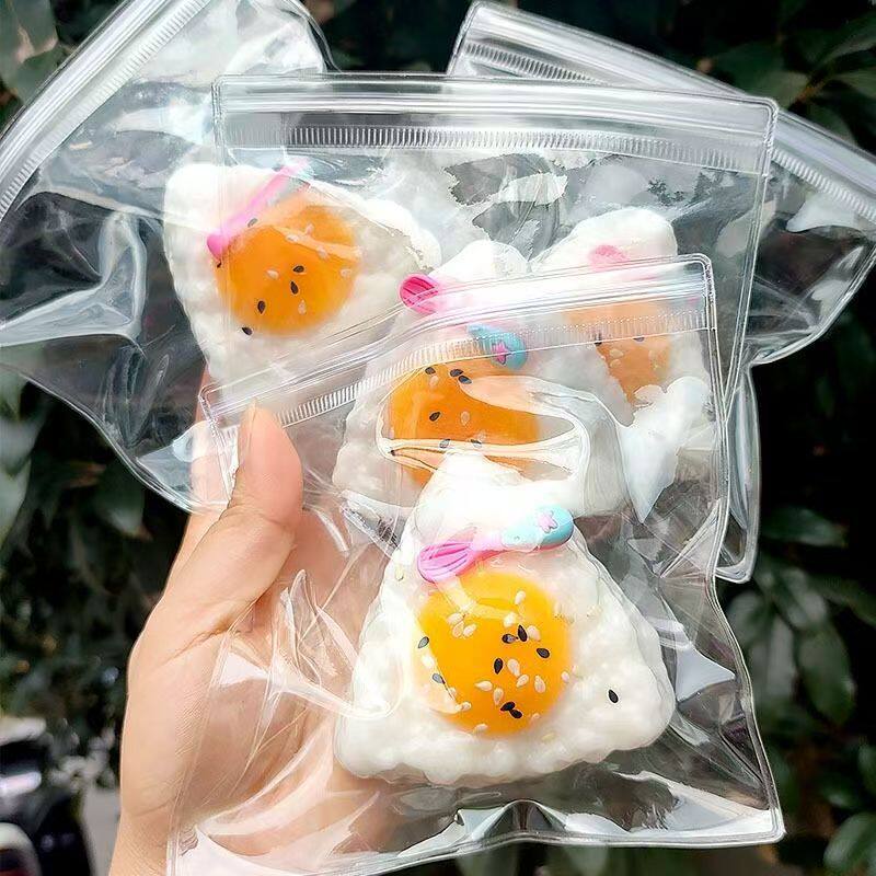 三角卵黄おにぎり【高見え食べ物つまむ】