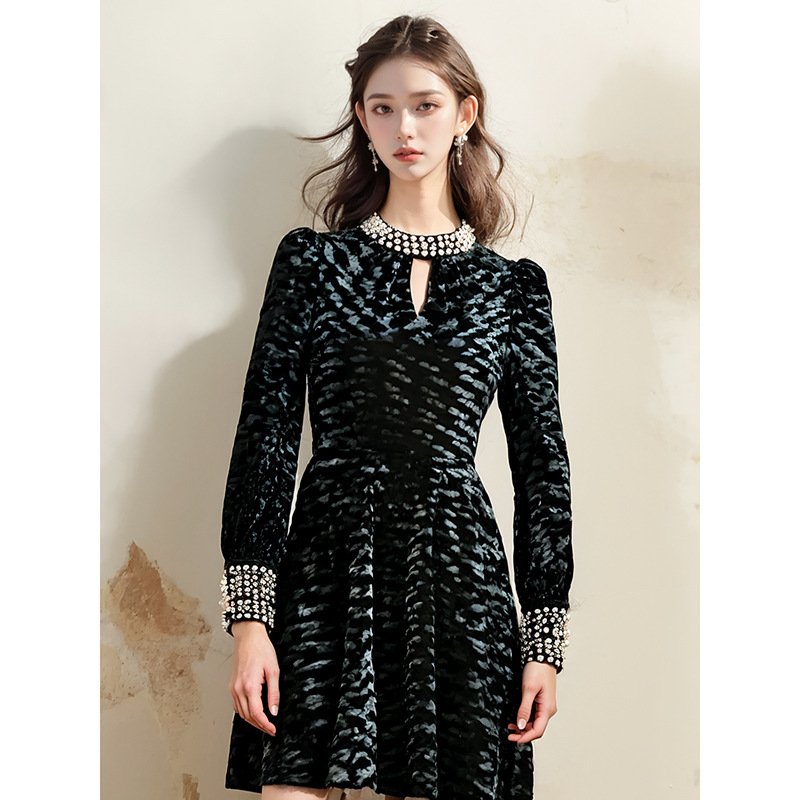 (Mới) Mã B1381 Giá 1380K: Váy Đầm Liền Thân Nữ Chtdng Hàng Mùa Xuân Thu Đông Thời Trang Nữ Chất Liệu G04 Sản Phẩm Mới, (Miễn Phí Vận Chuyển Toàn Quốc).
