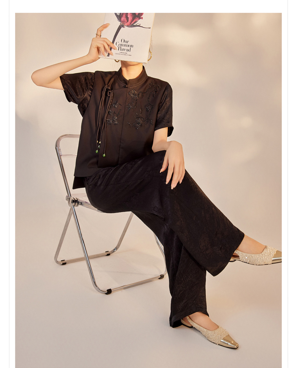 Áo vest nữ cổ đứng thêu nổi cài khuy phong cách thanh lịch — Ngọc Bích Đen (Giao Hàng Ngay), Trắng tuyết satin (tóc làm trong ngày)