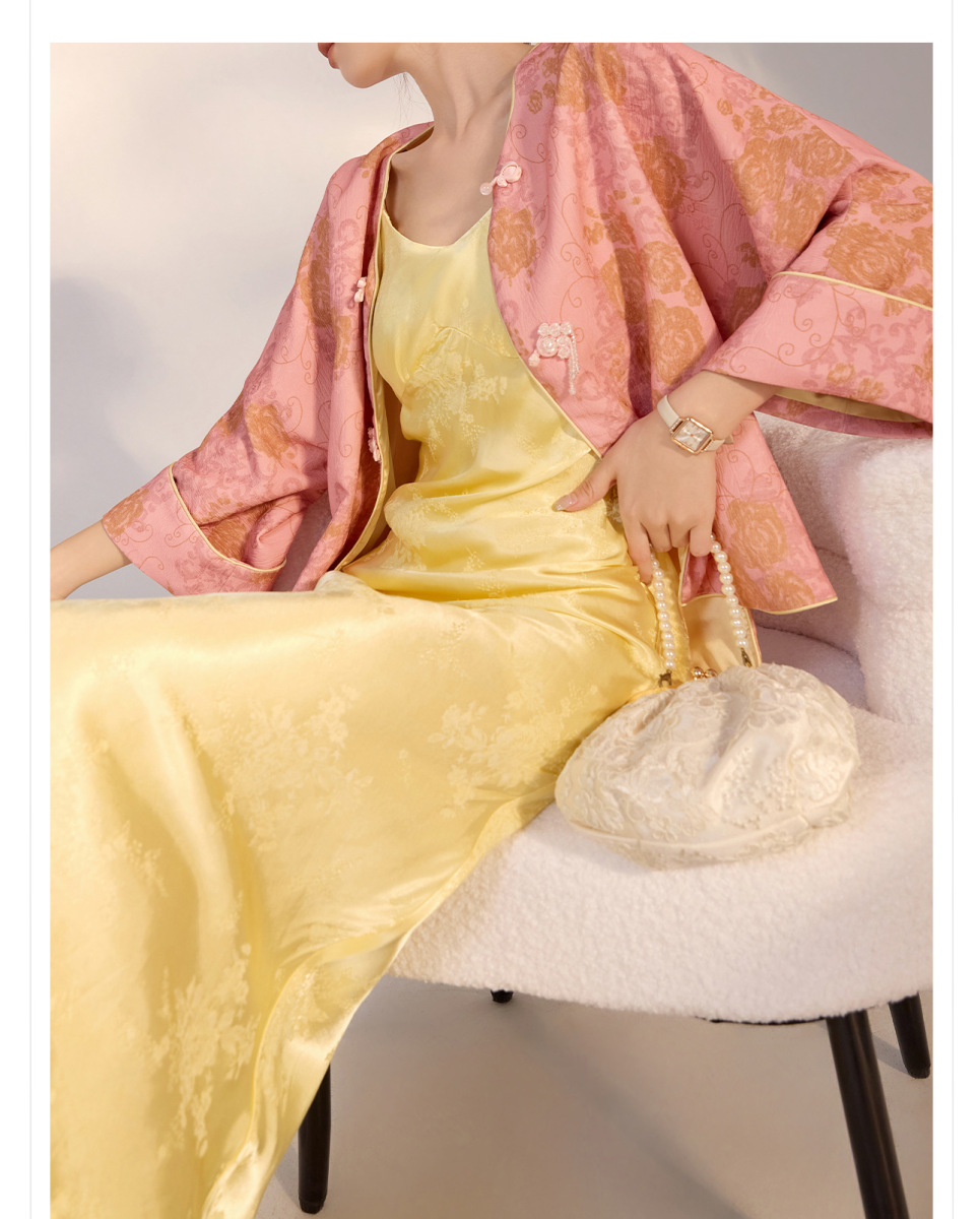 Set áo khoác jacquard dáng ngắn phối đầm hai dây cổ chữ V dài, họa tiết hoa thêu — Váy yếm (giao hàng trong 7 ngày), Áo Jacquard (giao hàng trong 7 ngày), Áo Jacquard (giao hàng trong ngày)