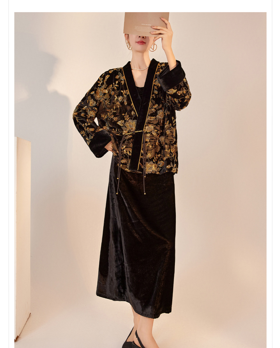 Áo cardigan nữ cổ chữ V dài tay thêu hoa đính cườm chất lụa tơ tằm cao cấp — Obsidian Black (Giao hàng trong 7 ngày)