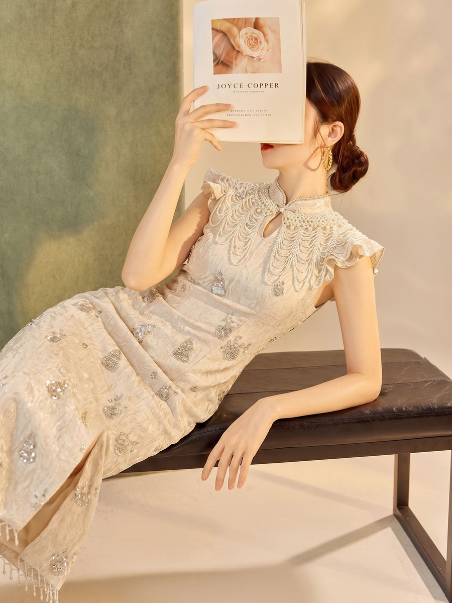 Đầm dài cổ đứng tay ngắn thêu hoa đính cườm ôm dáng — Màu xám mơ