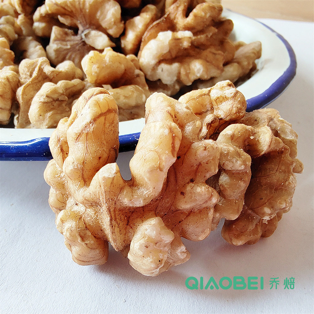 According to KG, walnut kernel nuts with clothes are peeled, roasted, cooked, First Road, Second Road, Third Road, broken, a large number of wholesale bulk broken snacks