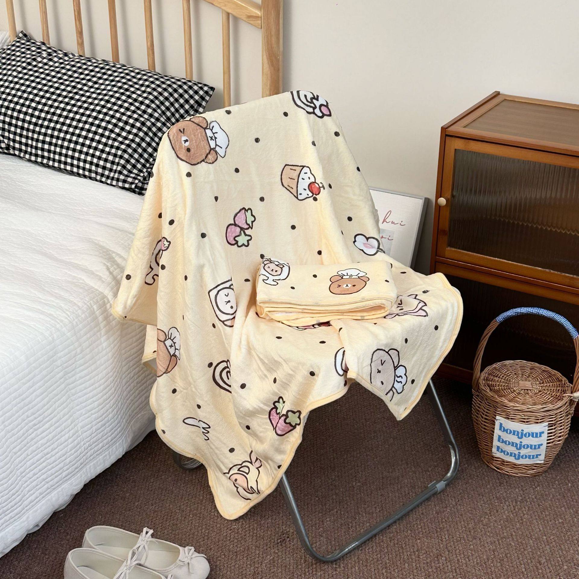 Ins Style Air-Conditioning Blanket Student Dormitory Coral Velvet Shawl Blanket Nap Air-Conditioning Blanket Office Blanket Lunch Break Artifact