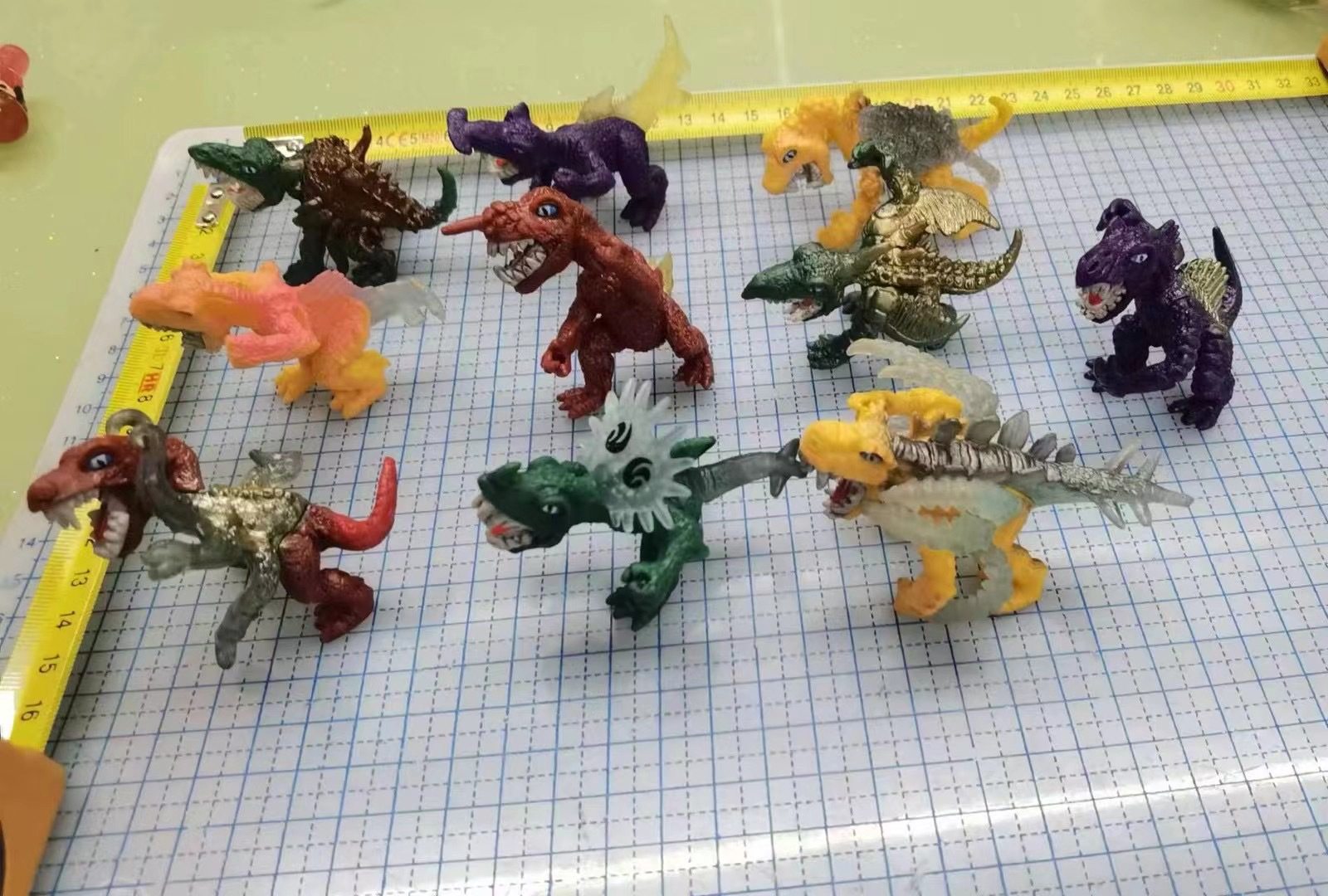 儿童多款车子模型玩具 怪兽公仔玩具 指套 小精灵公仔过家家赠品