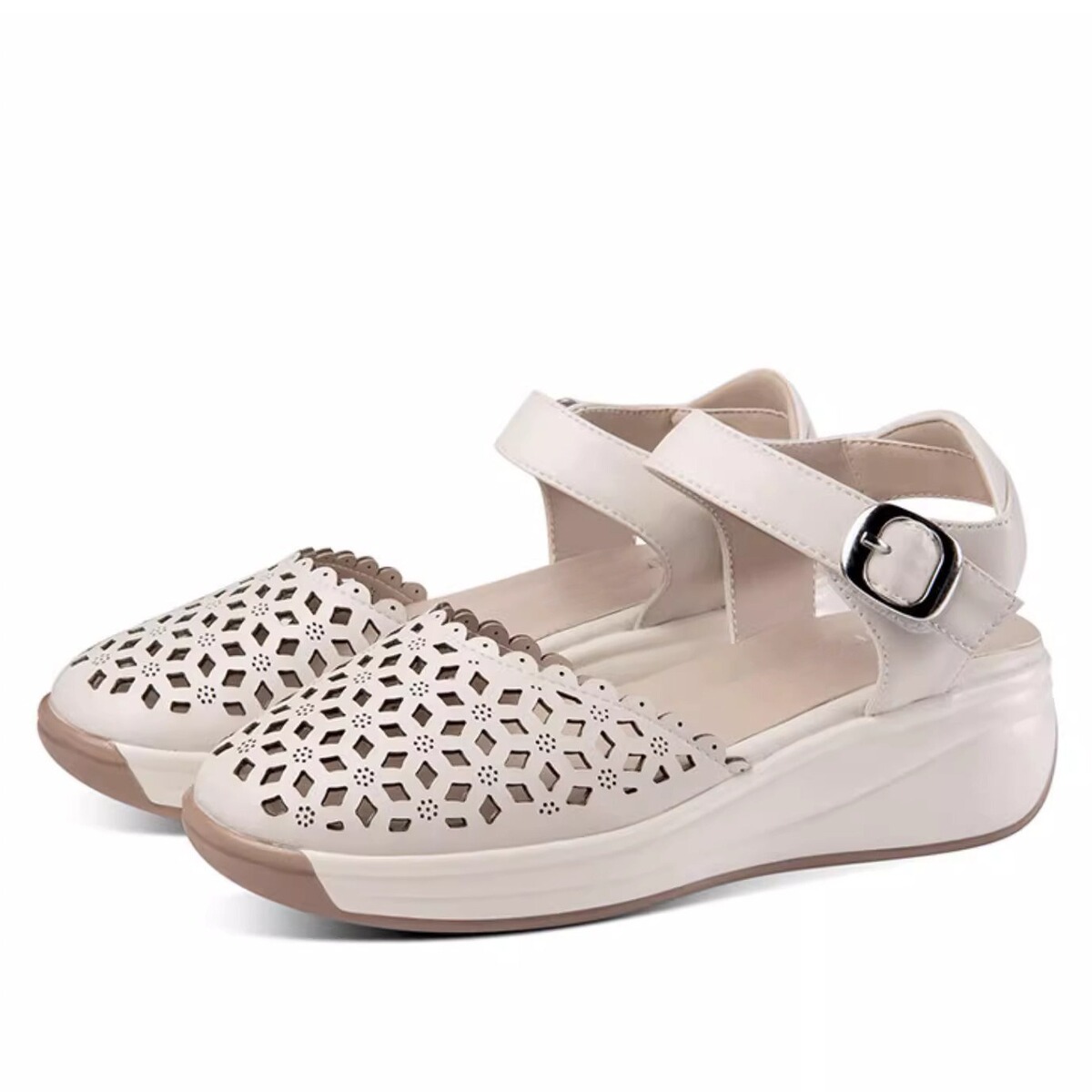 Sandal nữ quai ngang mũi tròn đế xuồng, thiết kế khoét lỗ thoáng mát, phối màu trắng be thanh lịch — Màu trắng be