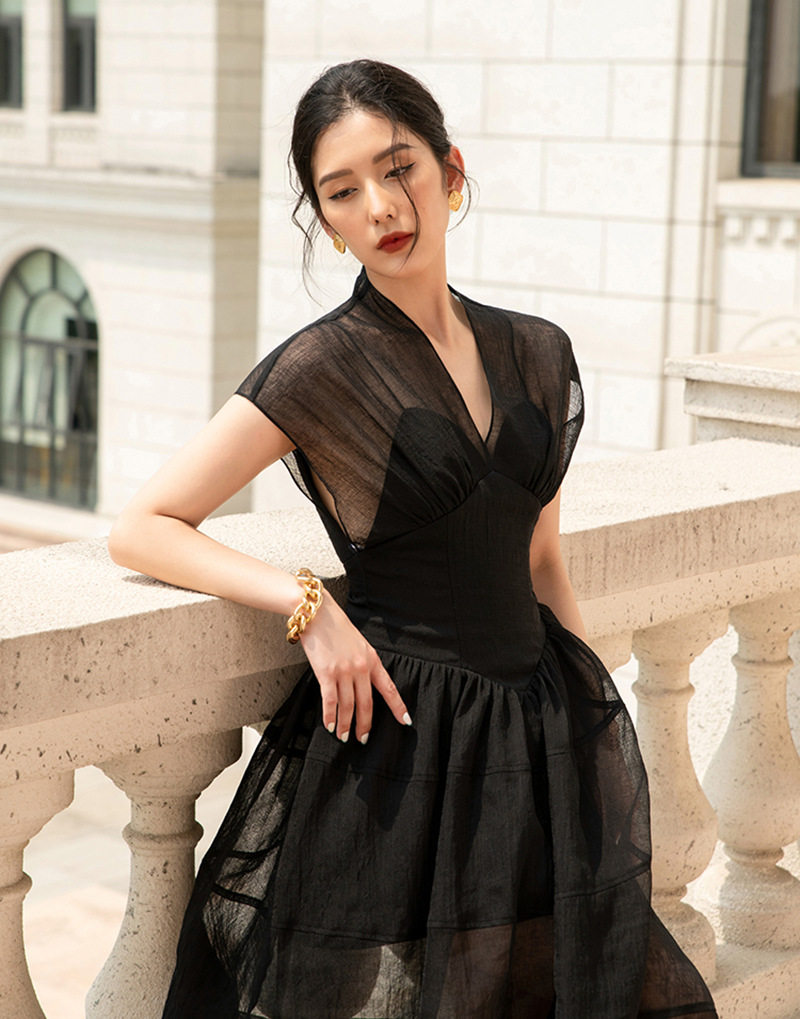Áo croptop nữ tay raglan cổ chữ V kết hợp chân váy chữ A midi cạp cao — Trắng, Đen chi tiết 6
