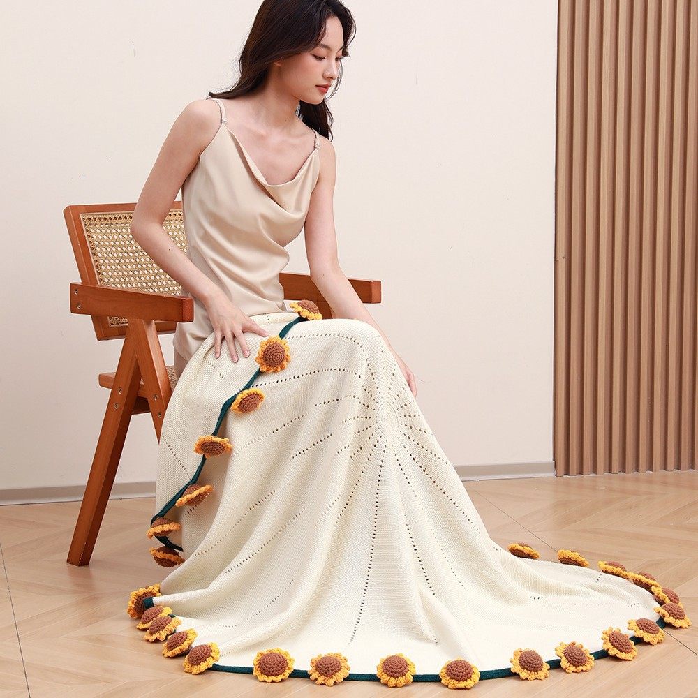 Sunflower Bouquet Blanket Finished Product Won the First Prize in One Fell Swoop. Flower Blanket Wool Ball Hand-Knitted Blanket as a Gift for Students