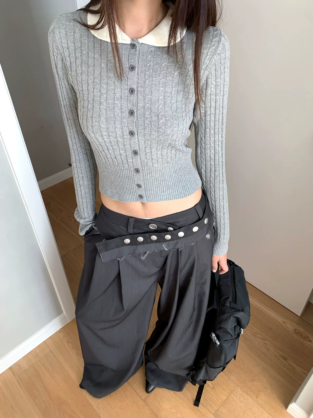 服饰 多色入彼得潘撞色领短款麻花坑条修身单排扣针织衫女
