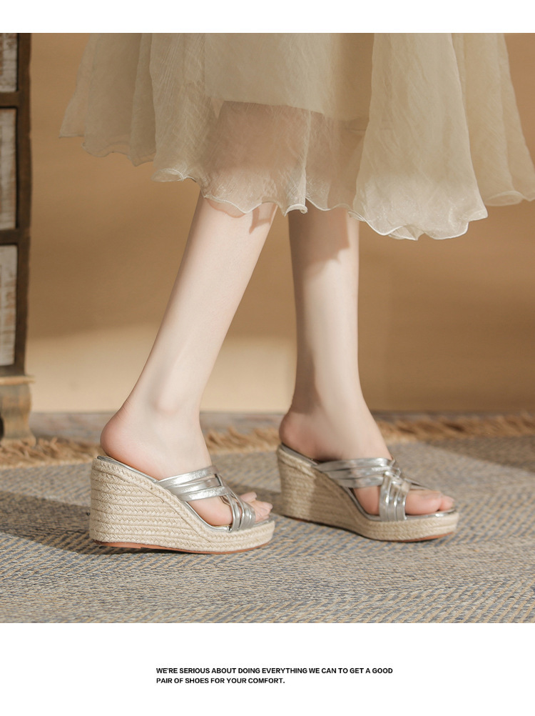 Sandal nữ quai ngang đế xuồng cao 9cm mũi hở phối quai bện — Màu bạc, Màu trắng