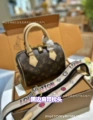 Black edge wide shoulder strap 20cm pillow