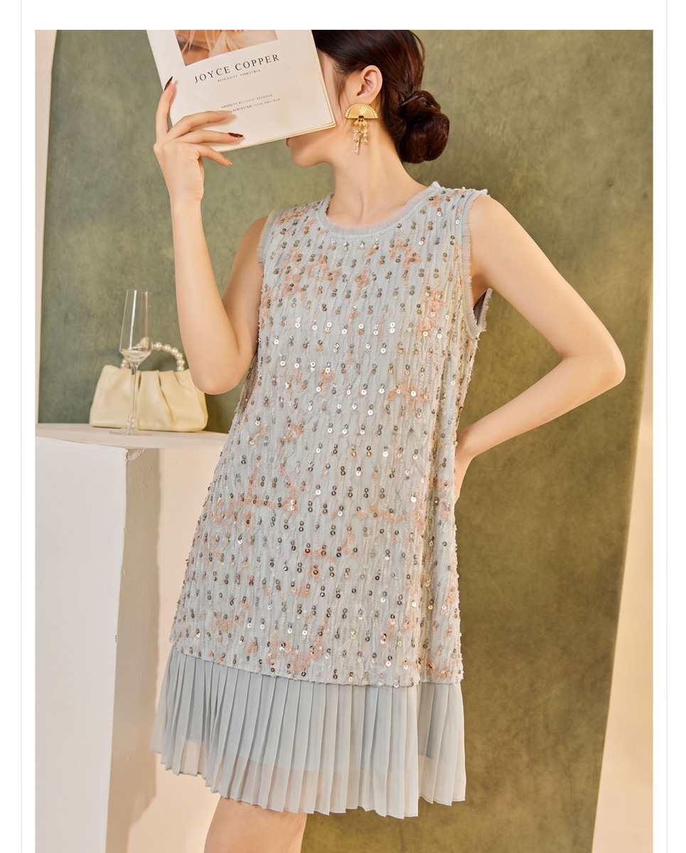 Đầm liền nữ không tay cổ tròn thêu hoa kết sequin dáng chữ A phối bèo tầng — Xanh nhạt